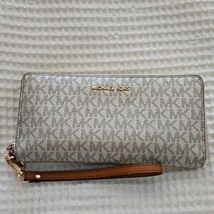 Michael Kors jet set travel large